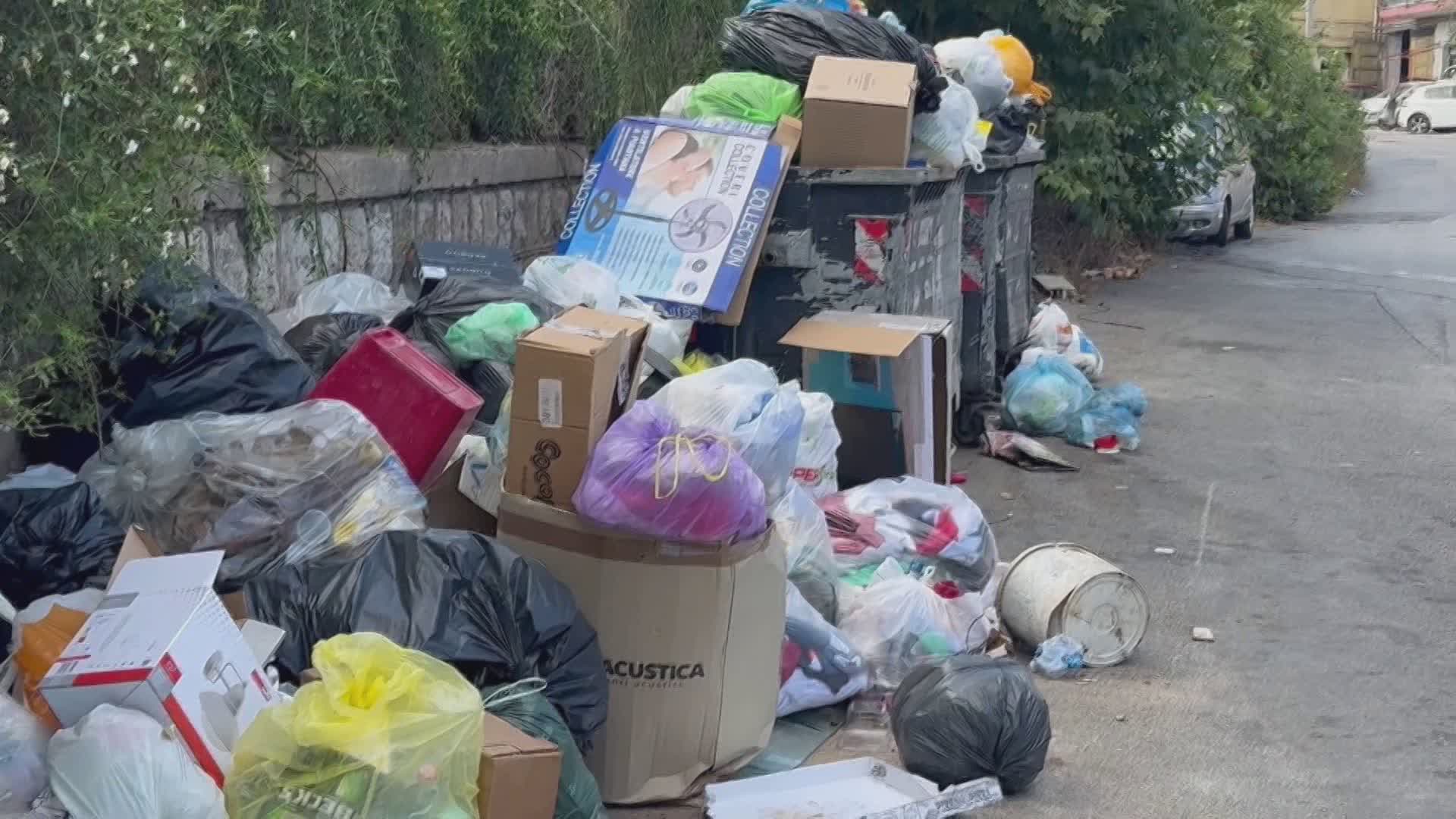 Ancora rifiuti per strada, ancora emergenza - Video Regione